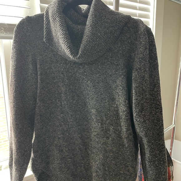Miscellaneous sweaters and coats - Picture 1 of 10